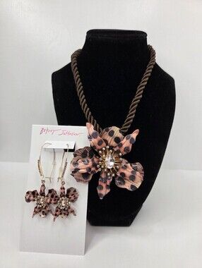 🤎▪️Betsey Johnson ▪️Pink Leopard Flower Necklace & Earring Set